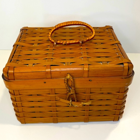 VINTAGE Hand Made Split Bamboo Rattan Japanese Basket
